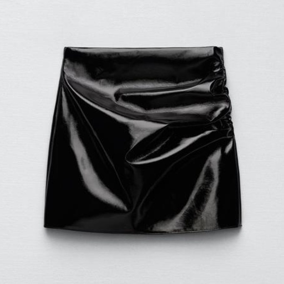 BNWT Y2K Zara Pleated Faux Leather Mini Skirt Black XS - Picture 1 of 5